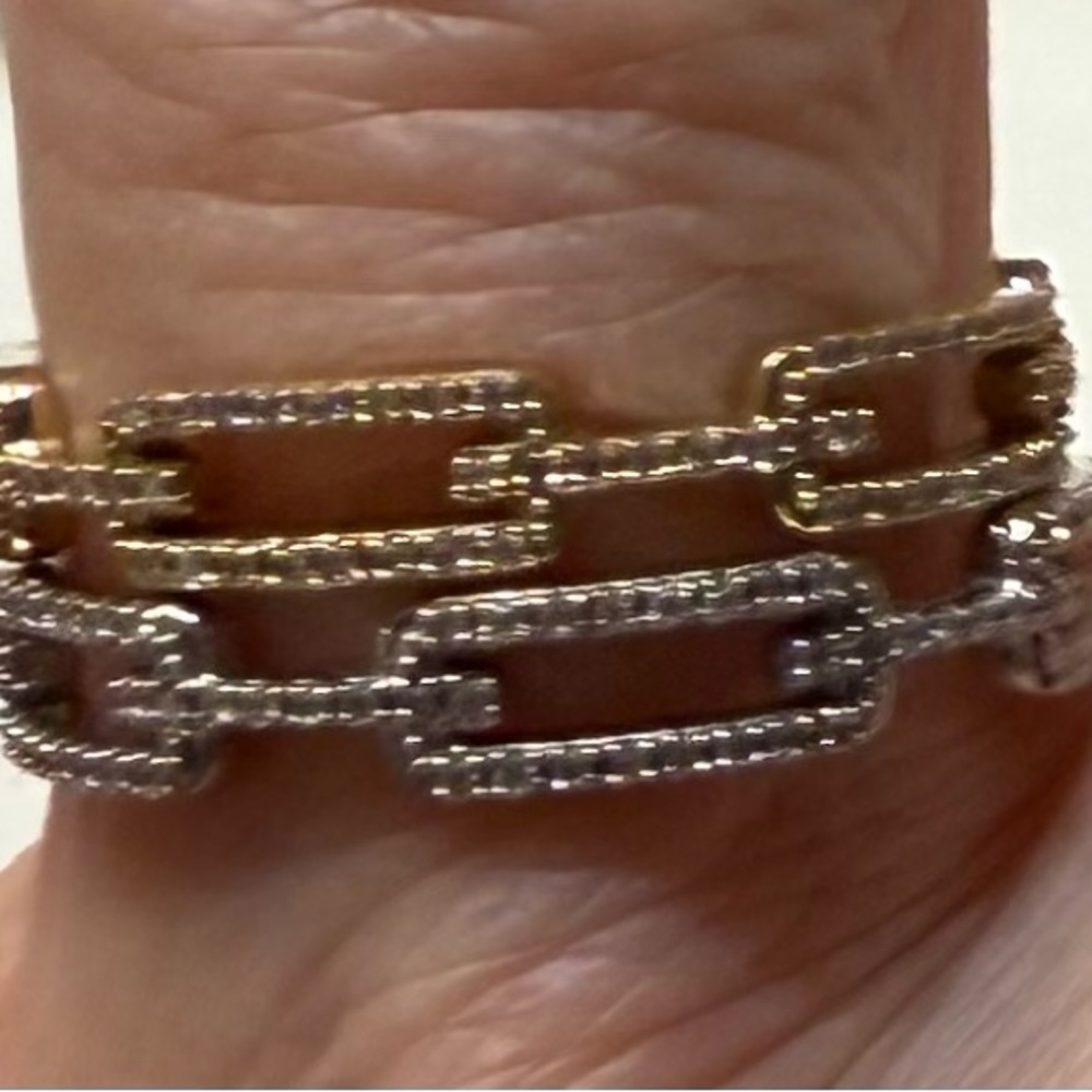 Wonderful 14k Yellow Gold Diamond Chain Link Ring - Picture 9 of 10
